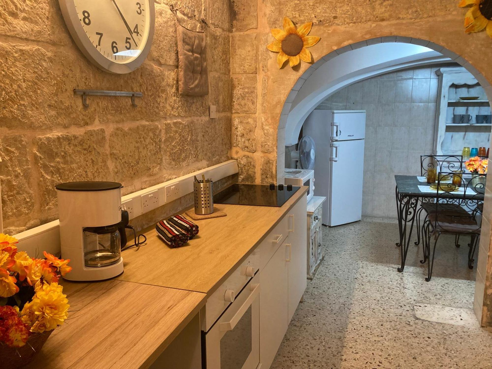 Charming Central Townhouse In Sliema Steps From Promenade And Sliema Ferry Apartment Exterior photo