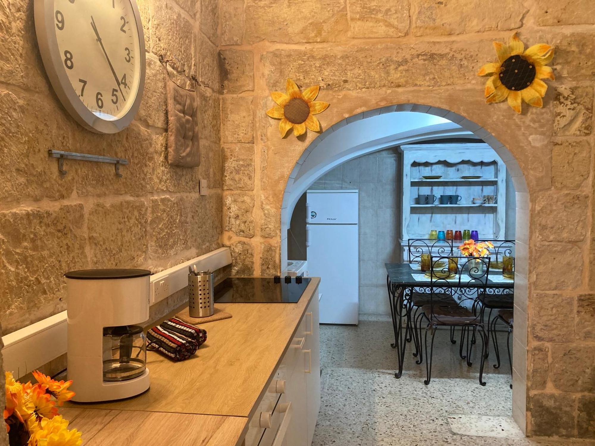 Charming Central Townhouse In Sliema Steps From Promenade And Sliema Ferry Apartment Exterior photo
