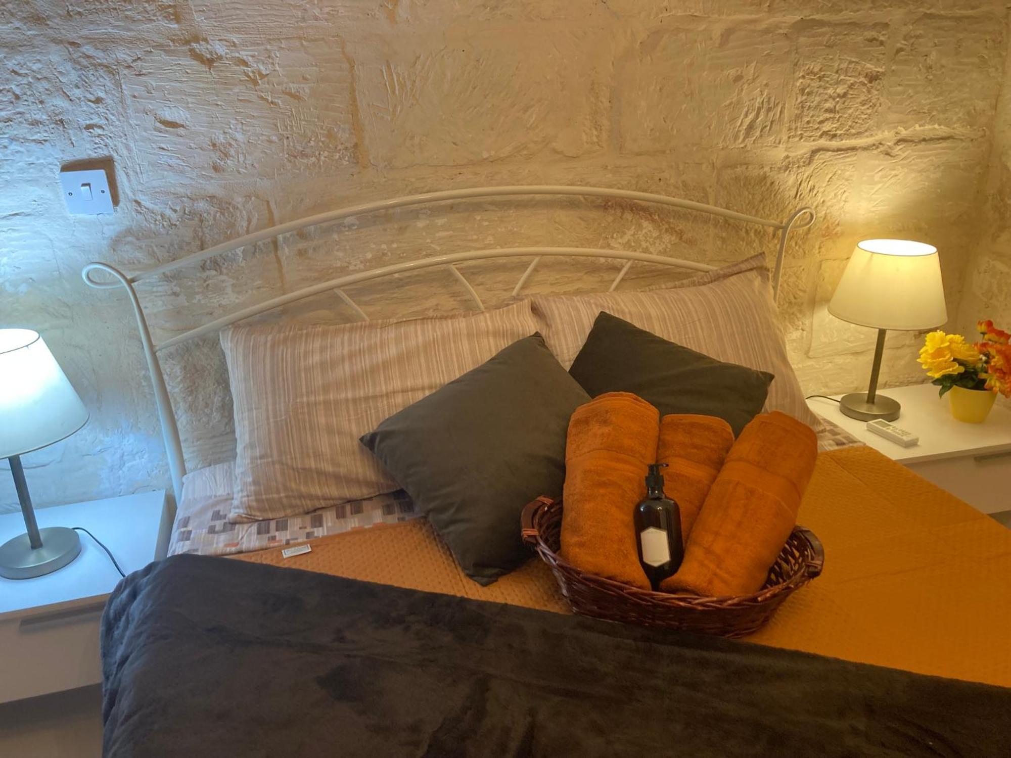 Charming Central Townhouse In Sliema Steps From Promenade And Sliema Ferry Apartment Exterior photo